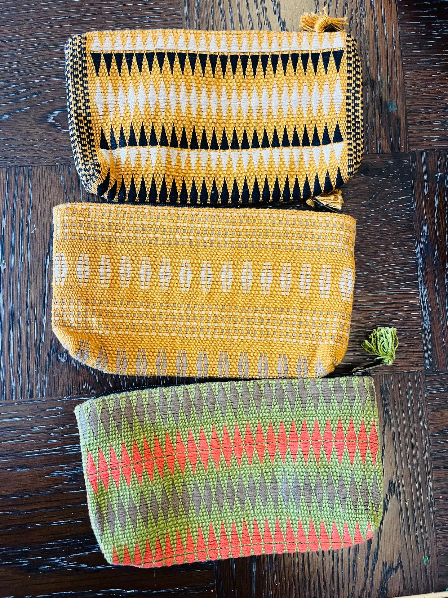 Senyu - Handwoven tassel zip purse