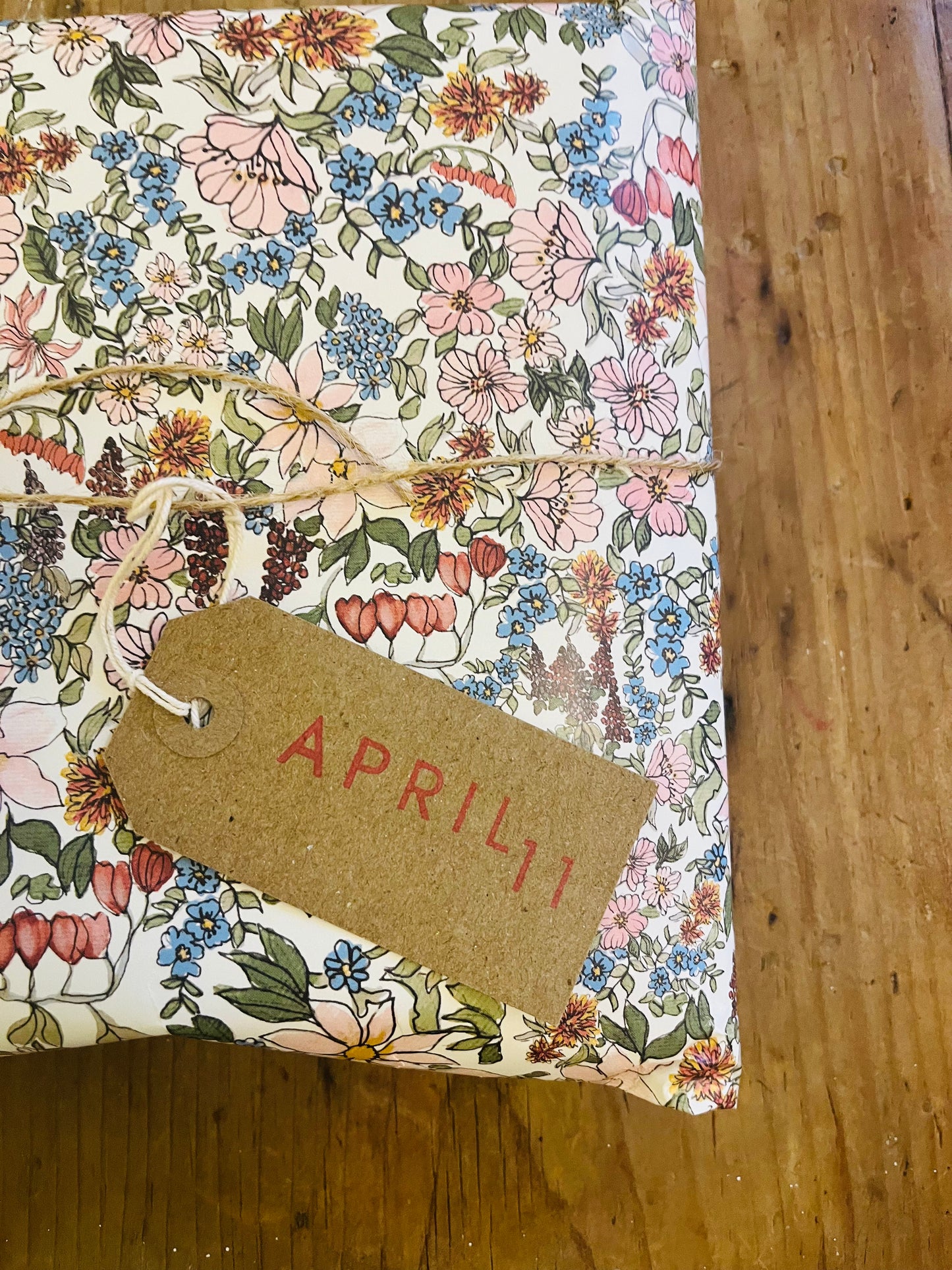April 11 - Wrapping Paper Daisy & Dandelion Floral