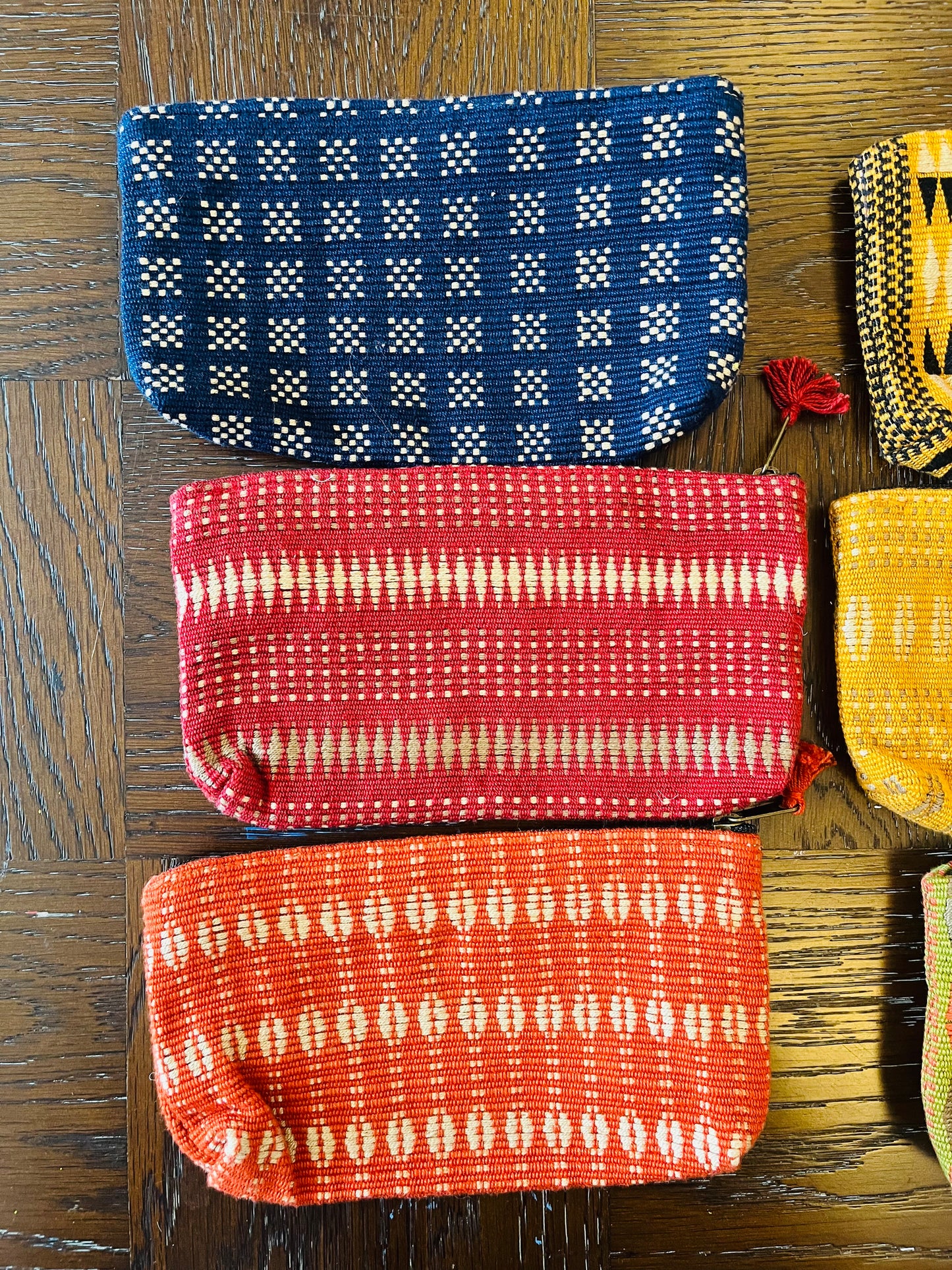 Senyu - Handwoven tassel zip purse