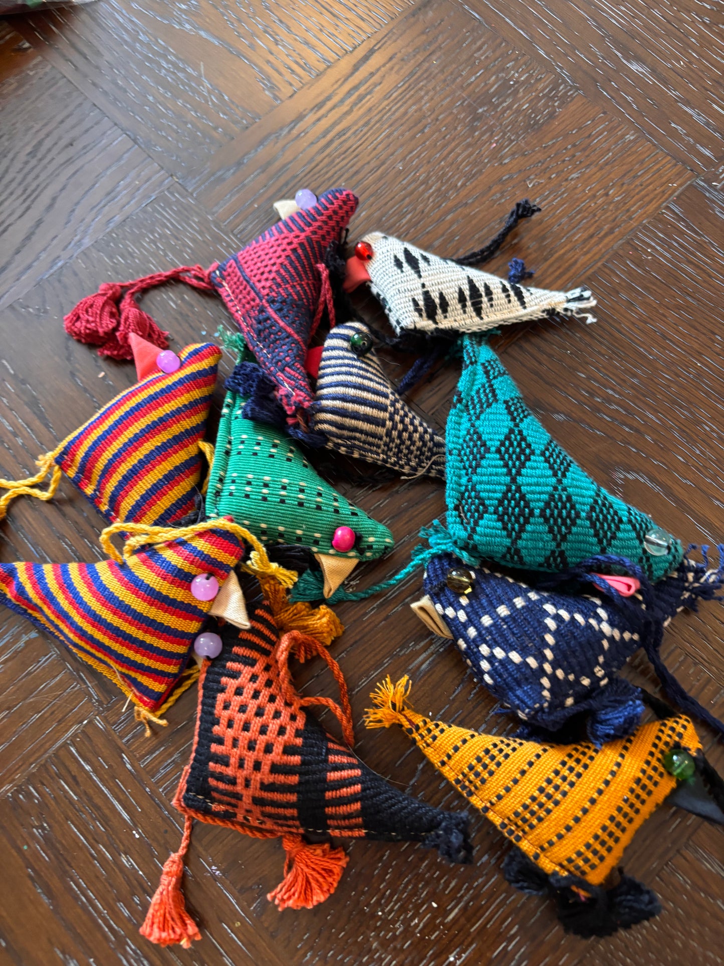 Senyu - handwoven bird decoration