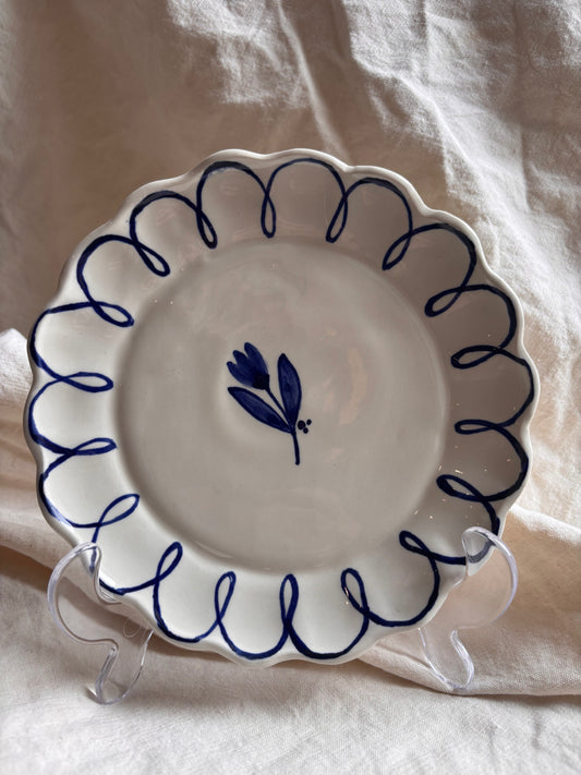 Florrie & Wren - Medium Ceramic Scalloped Edge Plate In Blue
