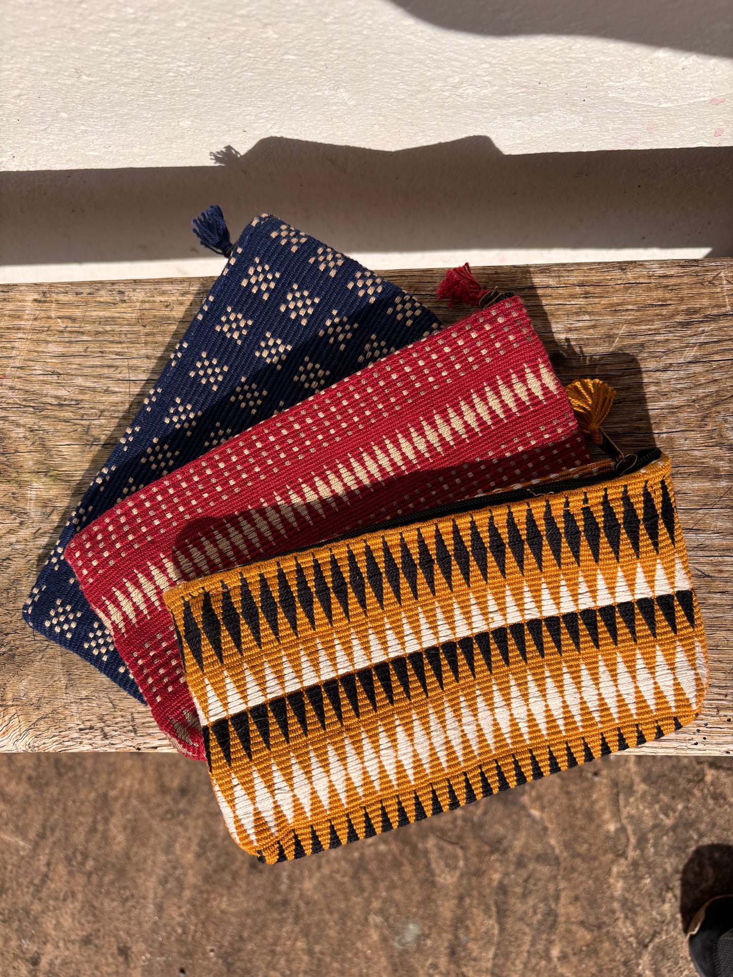 Senyu - Handwoven tassel zip purse