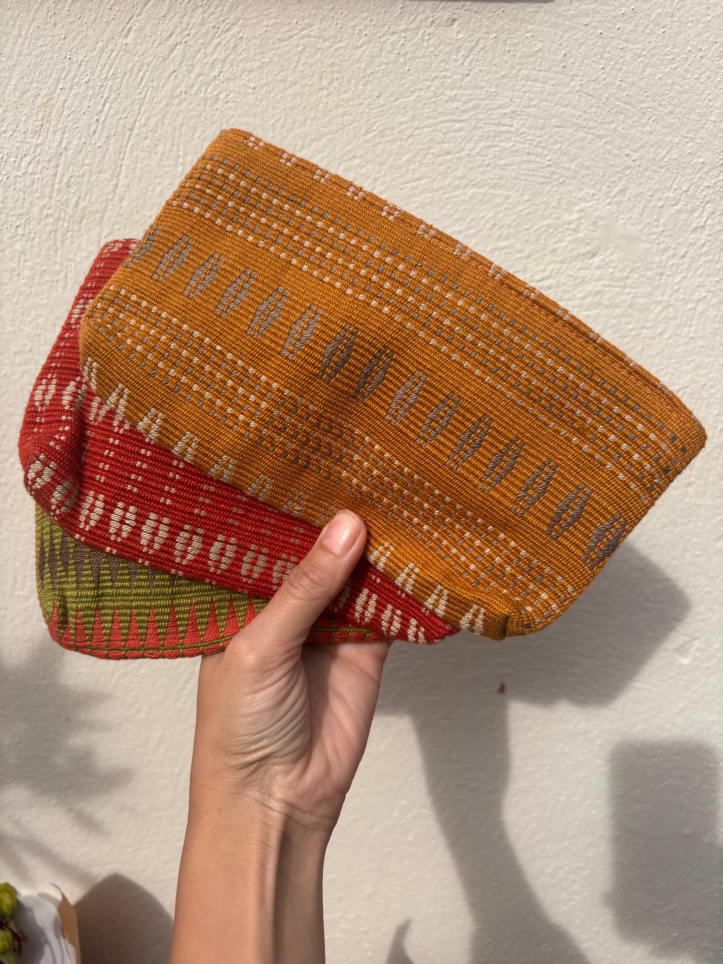 Senyu - Handwoven tassel zip purse