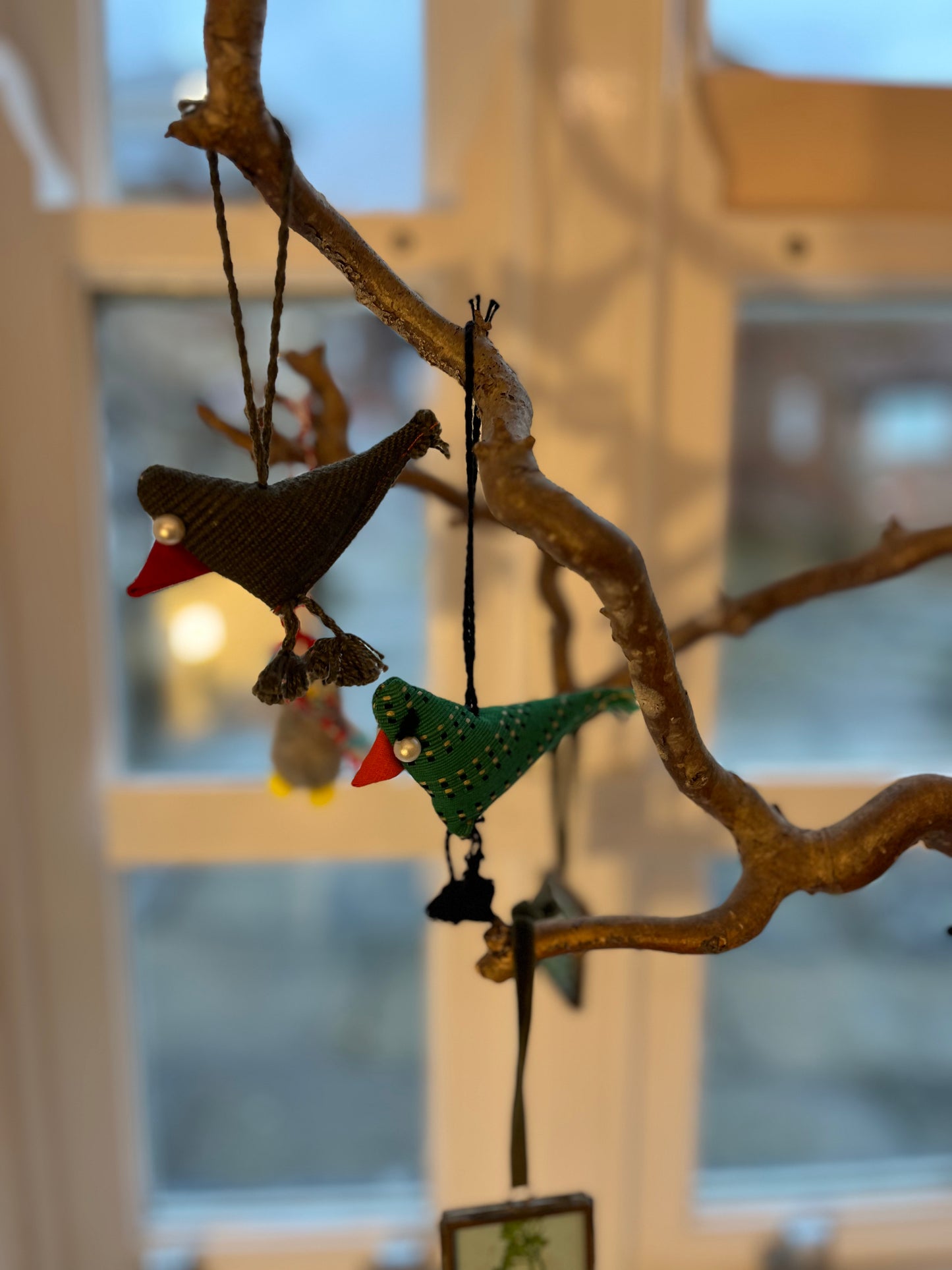 Senyu - handwoven bird decoration
