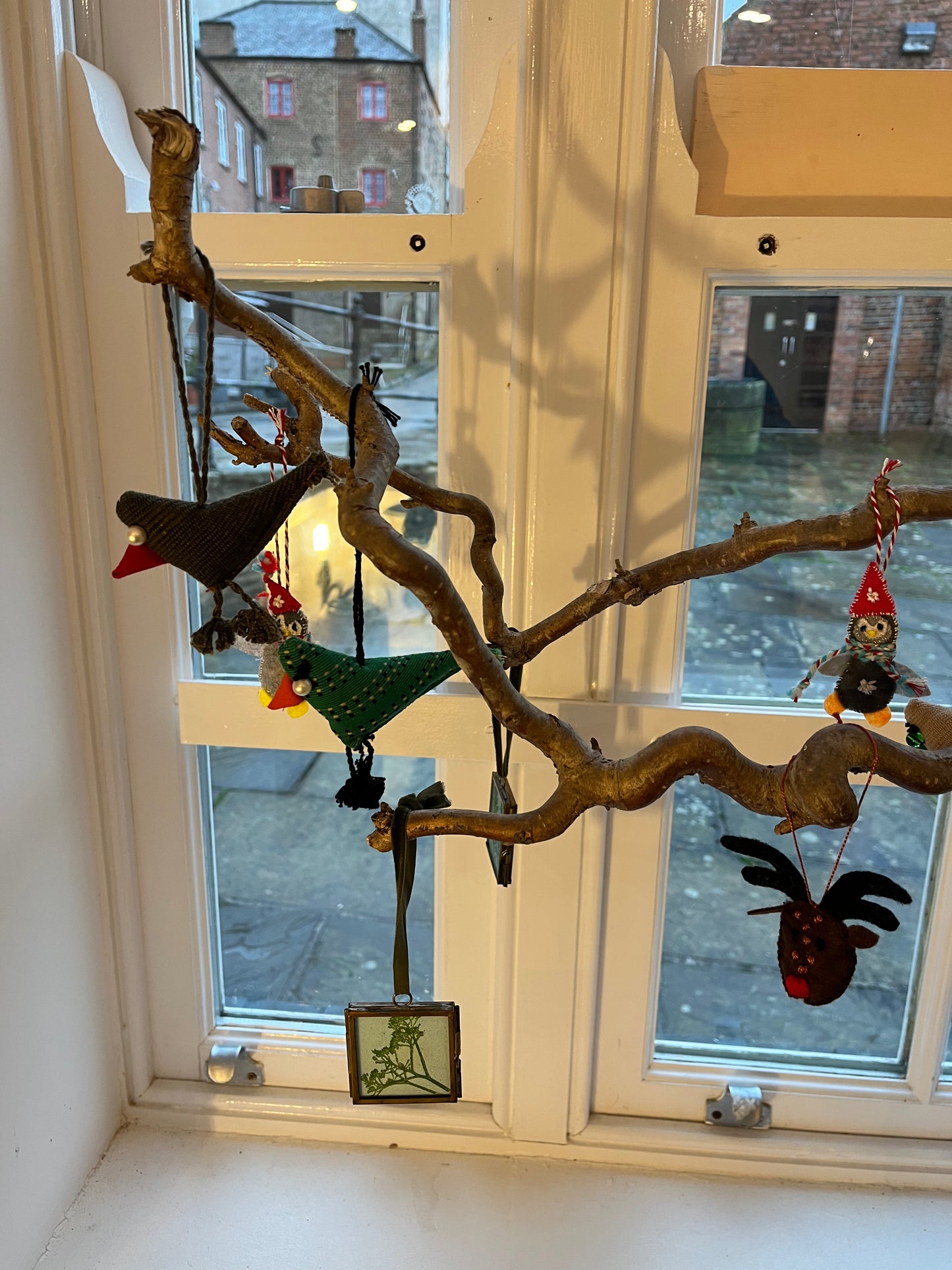 Senyu - handwoven bird decoration